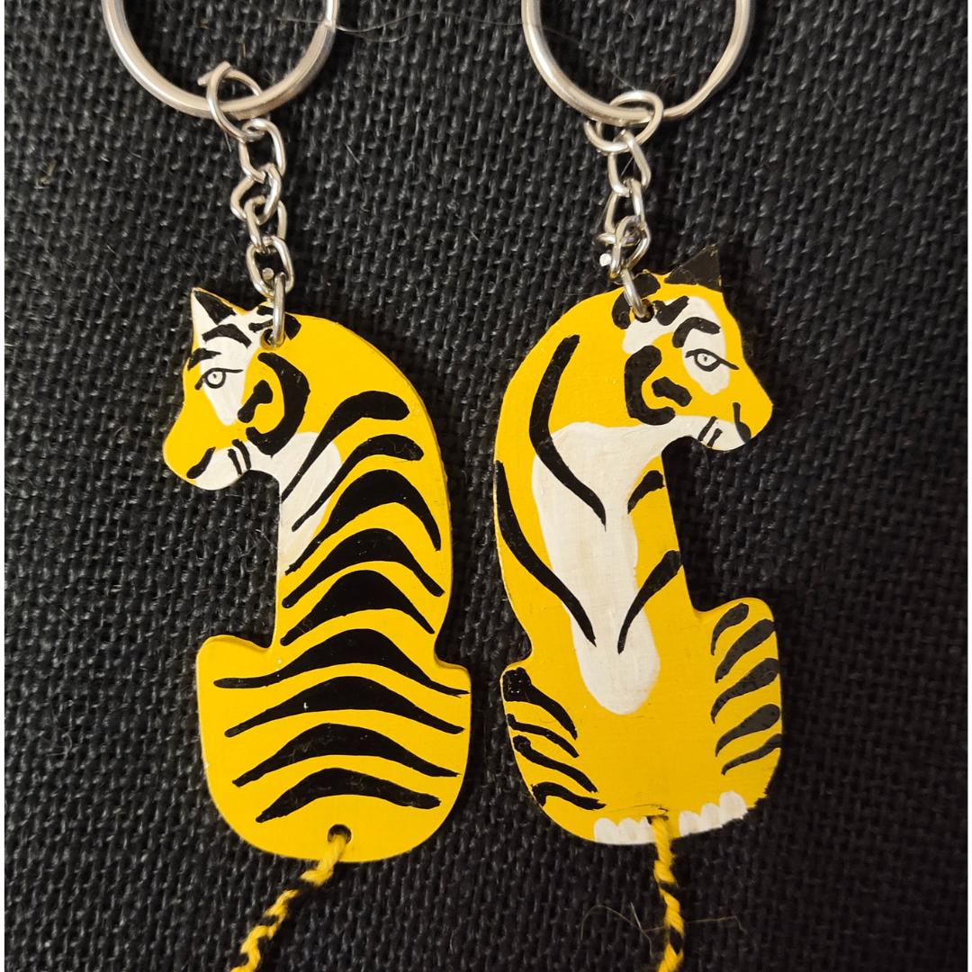 Keychain-Tiger Sitting